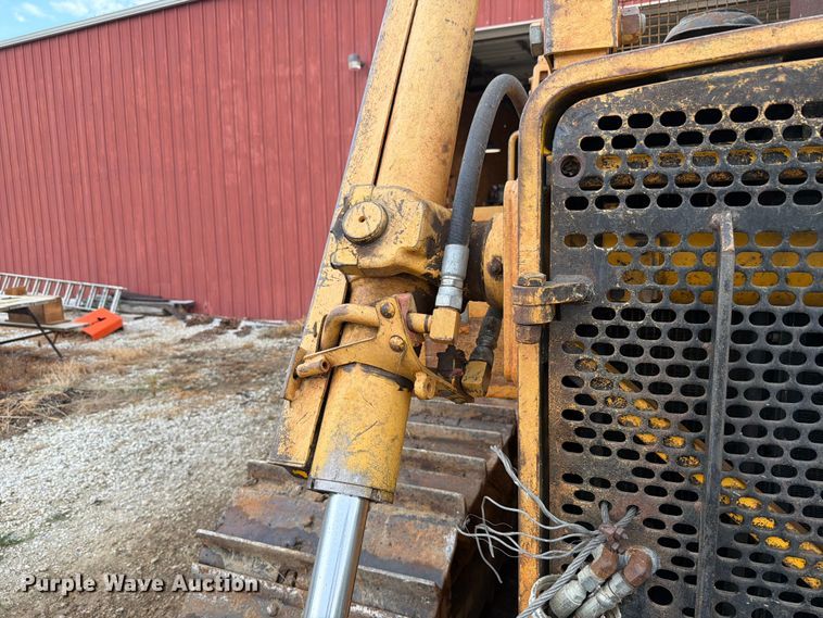 image for item FK4101 1992 John Deere 750B dozer