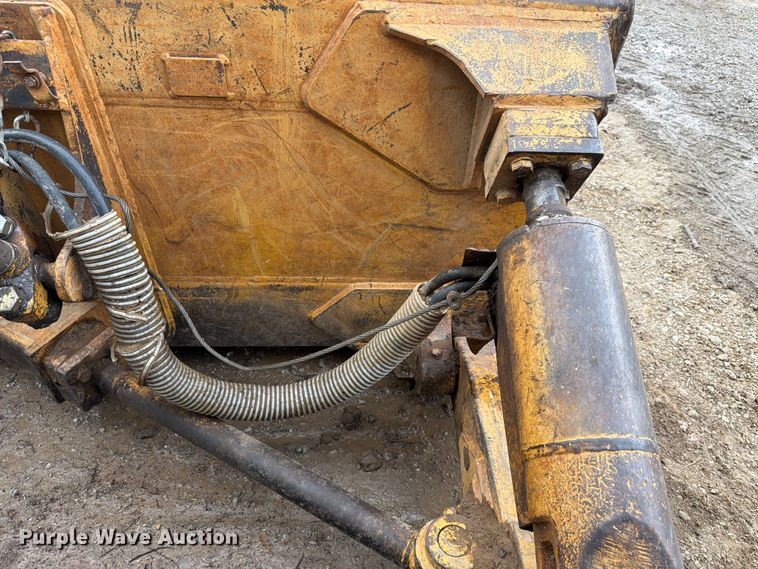image for item FK4101 1992 John Deere 750B dozer