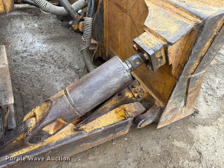 image for item FK4101 1992 John Deere 750B dozer