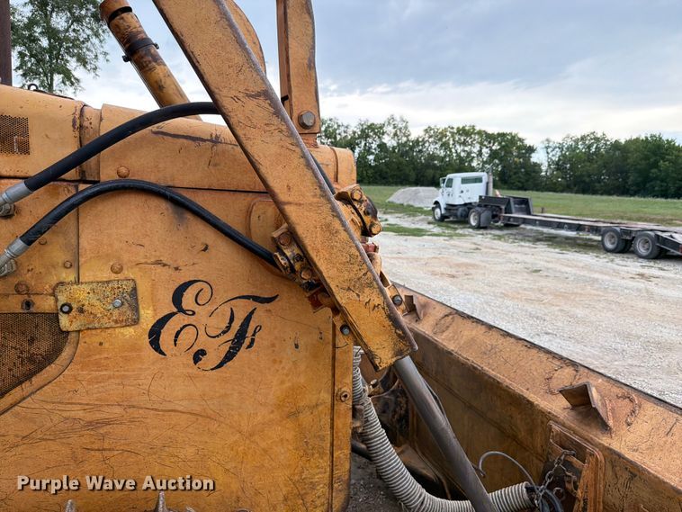 image for item FK4101 1992 John Deere 750B dozer