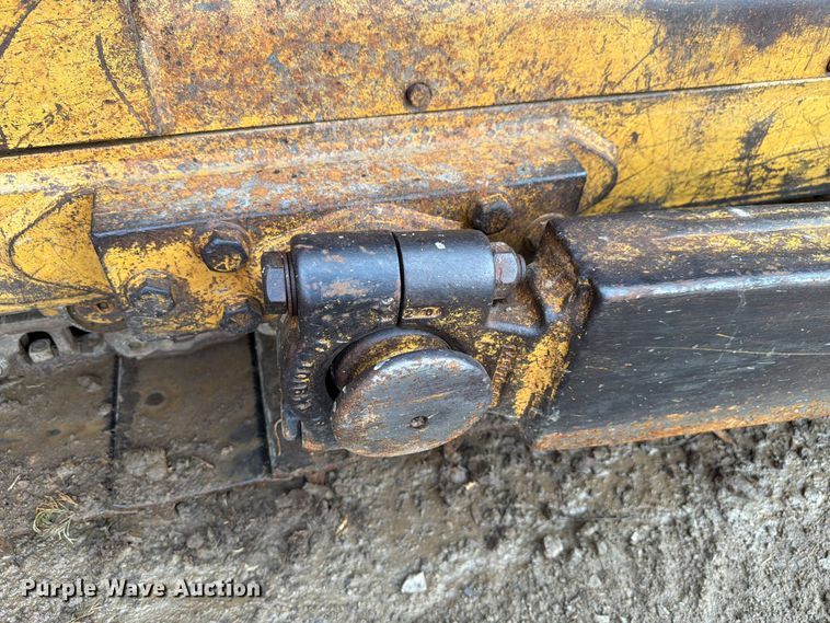 image for item FK4101 1992 John Deere 750B dozer