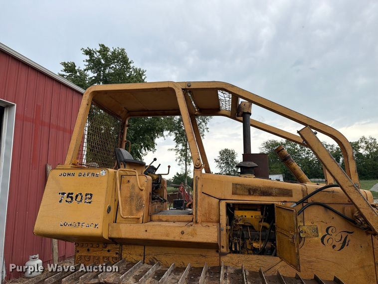 image for item FK4101 1992 John Deere 750B dozer
