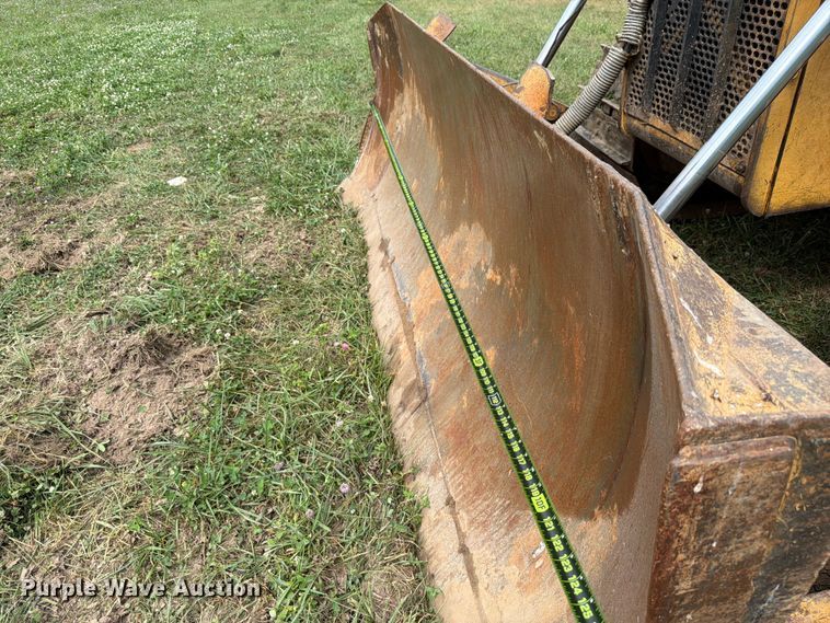 image for item FK4101 1992 John Deere 750B dozer