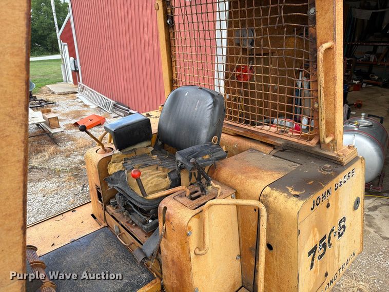image for item FK4101 1992 John Deere 750B dozer