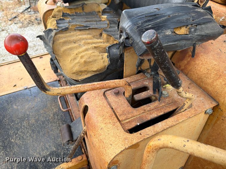 image for item FK4101 1992 John Deere 750B dozer