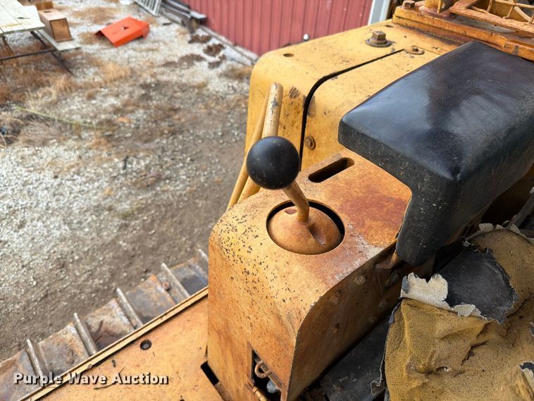 image for item FK4101 1992 John Deere 750B dozer