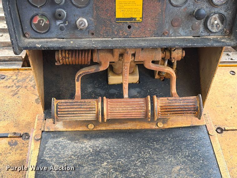 image for item FK4101 1992 John Deere 750B dozer