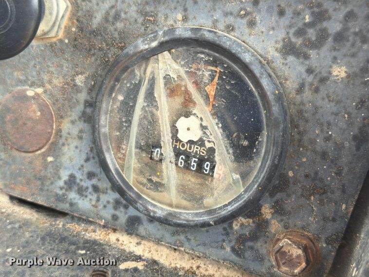 image for item FK4101 1992 John Deere 750B dozer