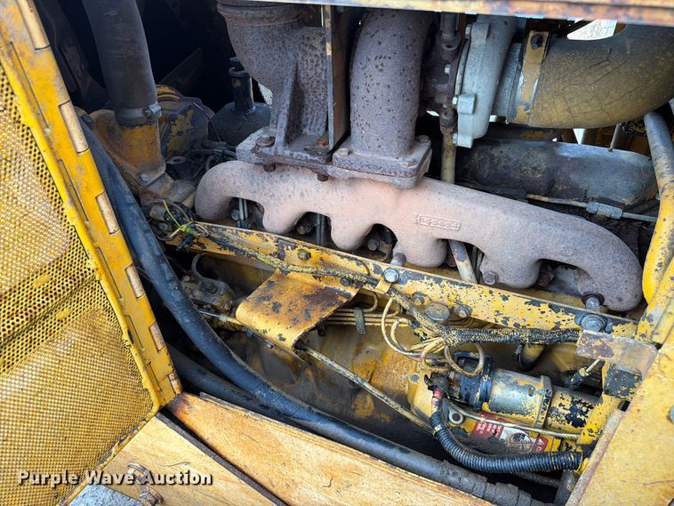 image for item FK4101 1992 John Deere 750B dozer