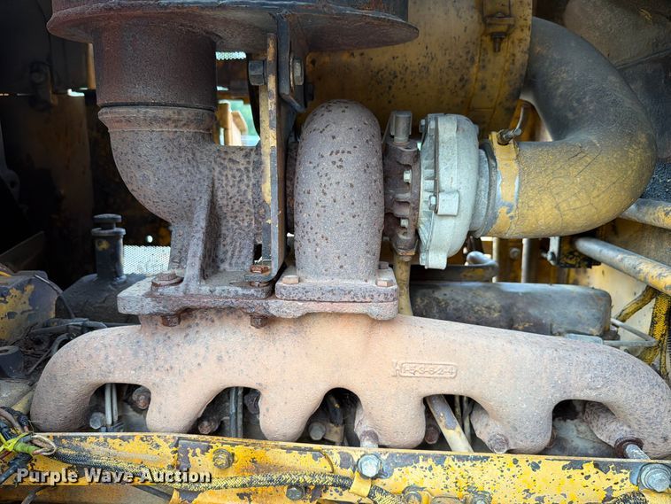 image for item FK4101 1992 John Deere 750B dozer