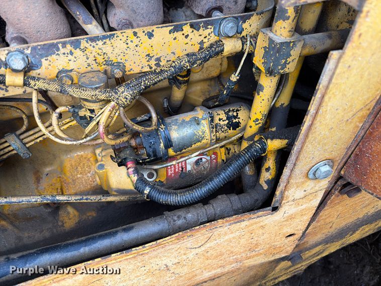 image for item FK4101 1992 John Deere 750B dozer