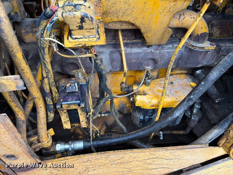 image for item FK4101 1992 John Deere 750B dozer