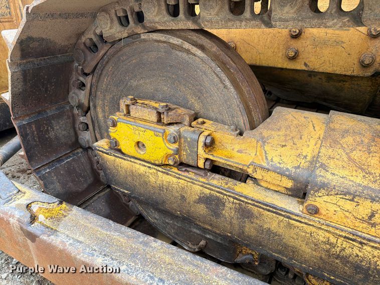 image for item FK4101 1992 John Deere 750B dozer