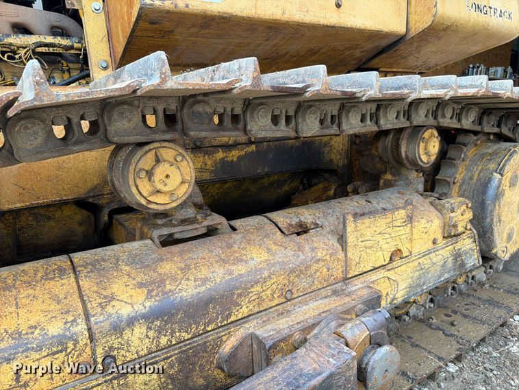 image for item FK4101 1992 John Deere 750B dozer