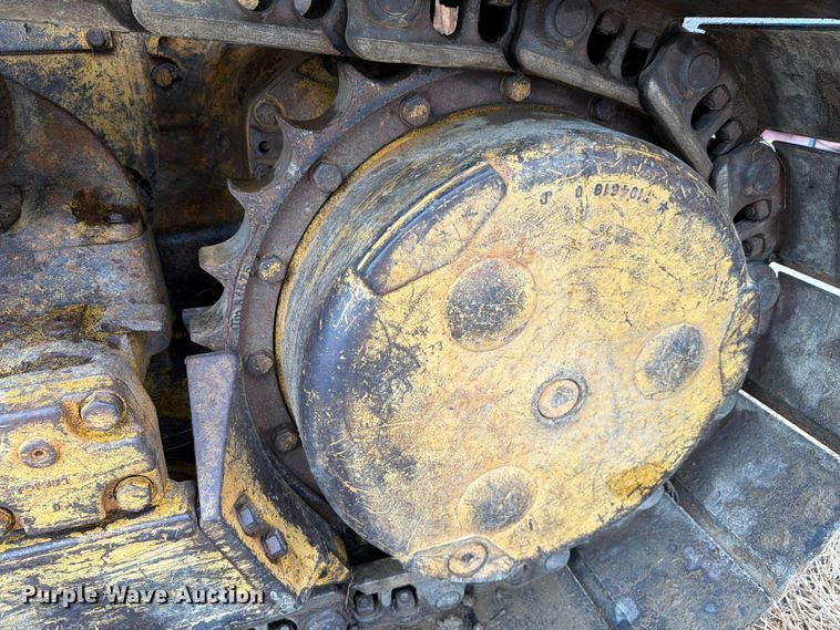 image for item FK4101 1992 John Deere 750B dozer