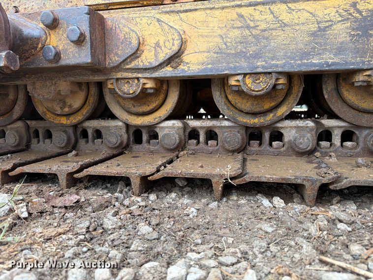 image for item FK4101 1992 John Deere 750B dozer