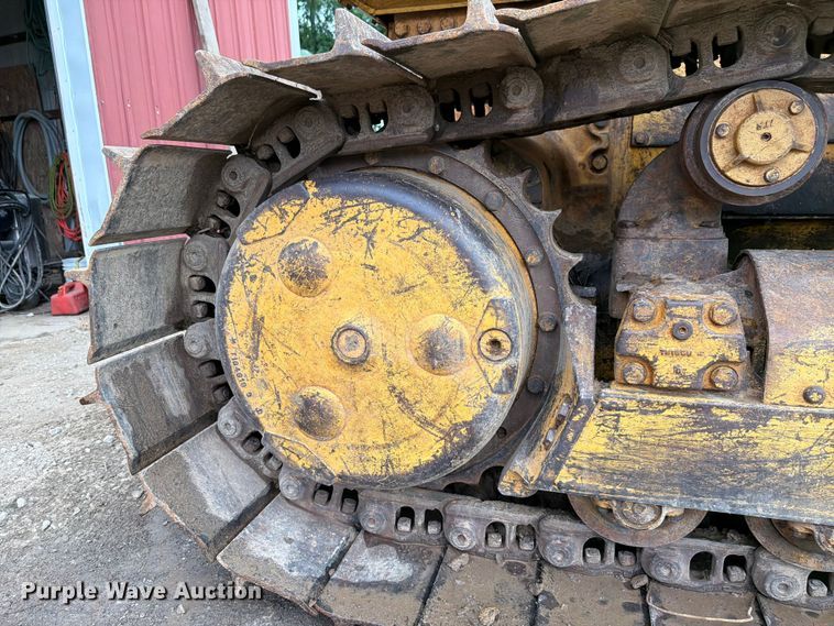 image for item FK4101 1992 John Deere 750B dozer