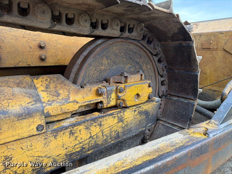 image for item FK4101 1992 John Deere 750B dozer