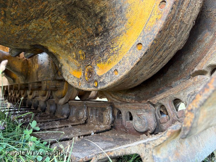 image for item FK4101 1992 John Deere 750B dozer