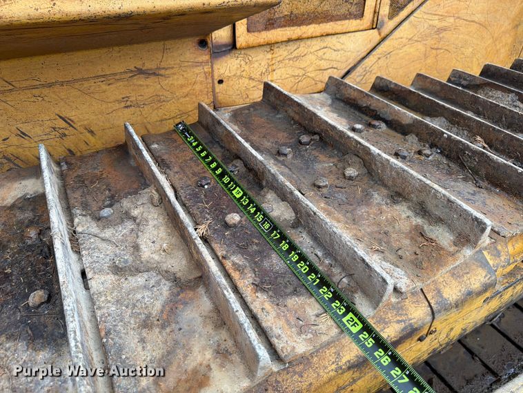 image for item FK4101 1992 John Deere 750B dozer