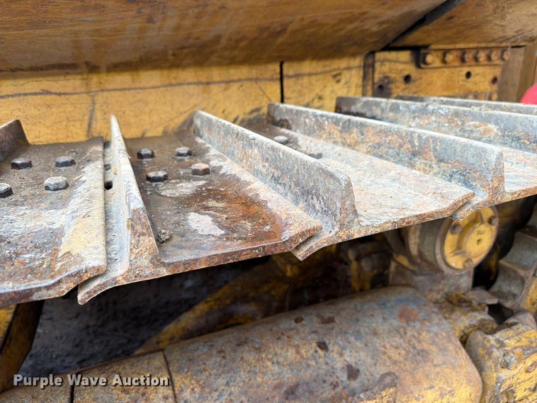 image for item FK4101 1992 John Deere 750B dozer