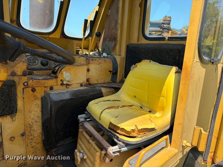image for item FK4102 1971 Caterpillar 613 elevating scraper