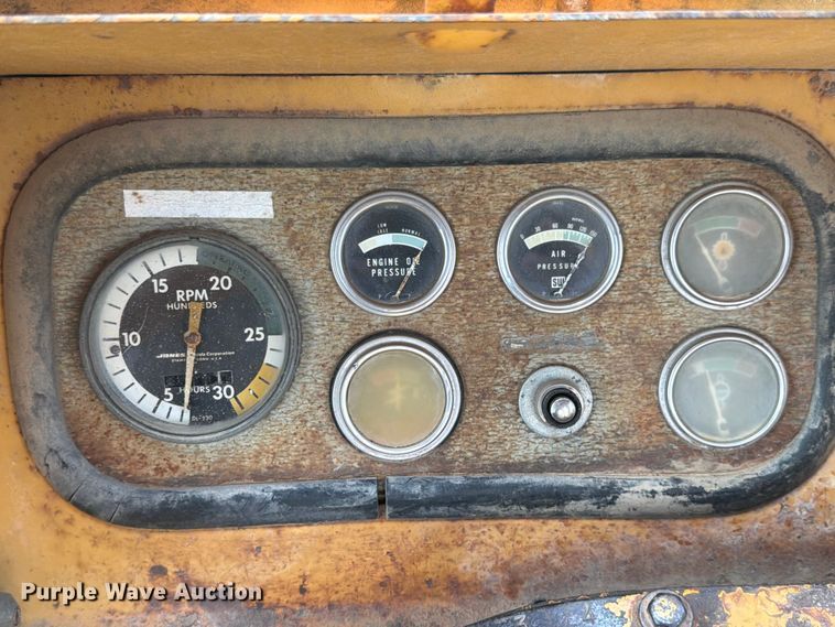image for item FK4102 1971 Caterpillar 613 elevating scraper