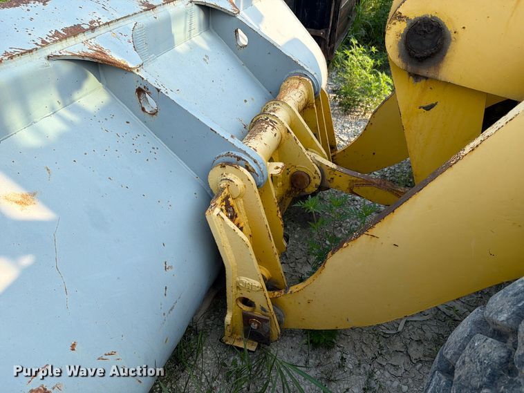 image for item FK4112 2005 Komatsu WA250-5 wheel loader