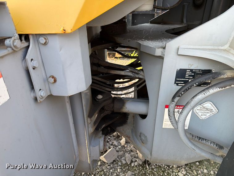image for item FK4112 2005 Komatsu WA250-5 wheel loader