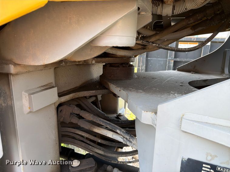 image for item FK4112 2005 Komatsu WA250-5 wheel loader