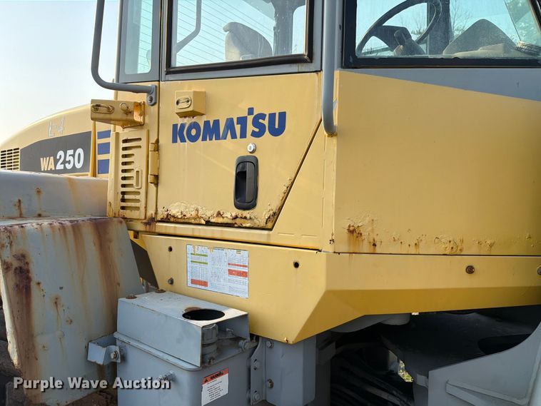 image for item FK4112 2005 Komatsu WA250-5 wheel loader