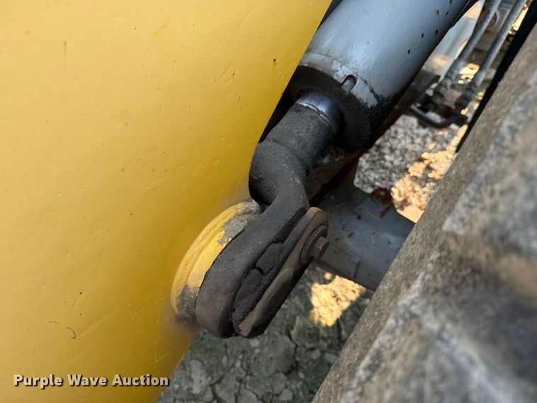 image for item FK4112 2005 Komatsu WA250-5 wheel loader