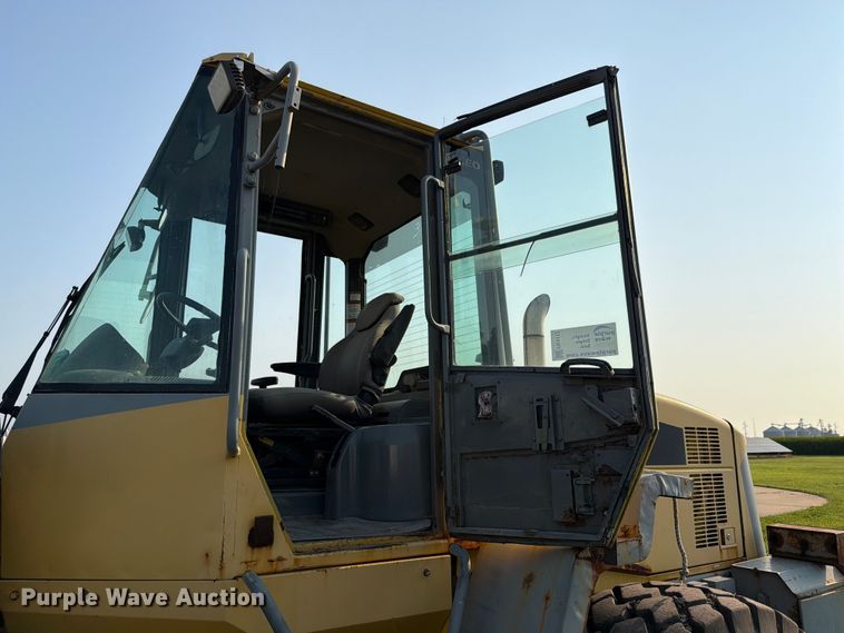 image for item FK4112 2005 Komatsu WA250-5 wheel loader