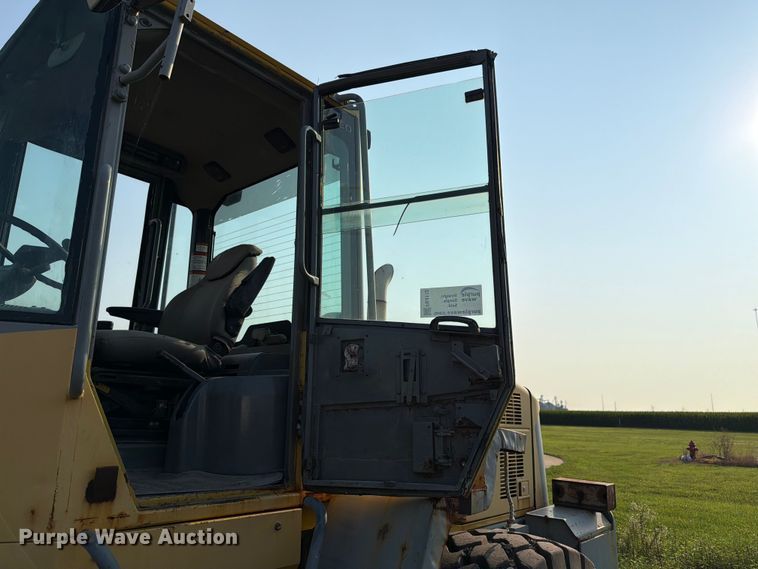 image for item FK4112 2005 Komatsu WA250-5 wheel loader