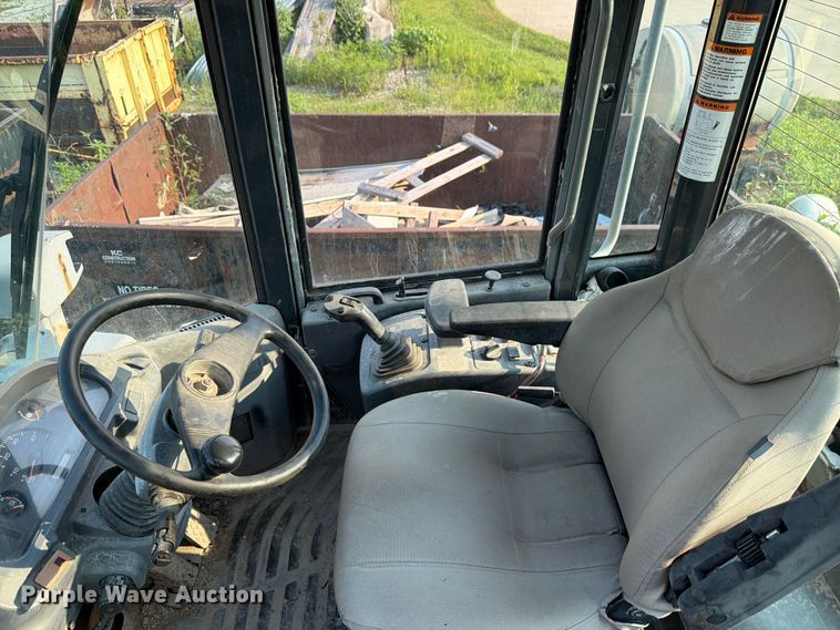image for item FK4112 2005 Komatsu WA250-5 wheel loader