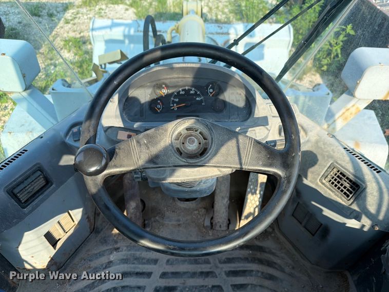 image for item FK4112 2005 Komatsu WA250-5 wheel loader