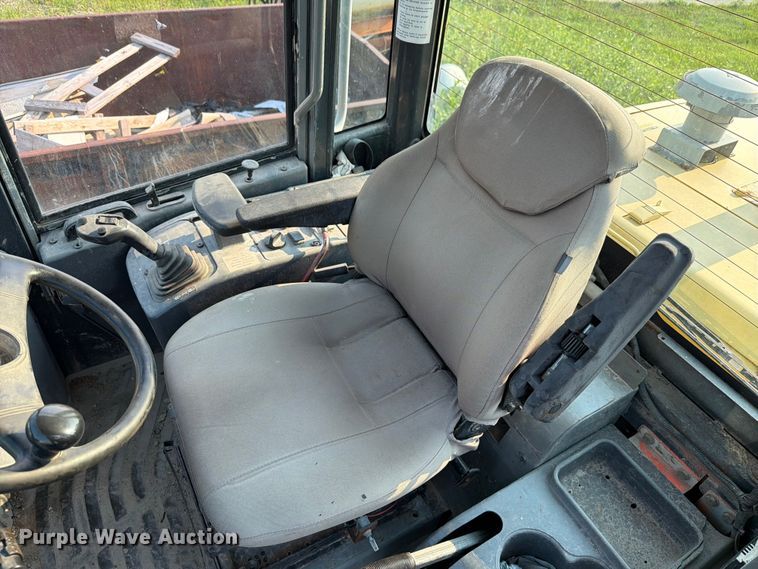 image for item FK4112 2005 Komatsu WA250-5 wheel loader