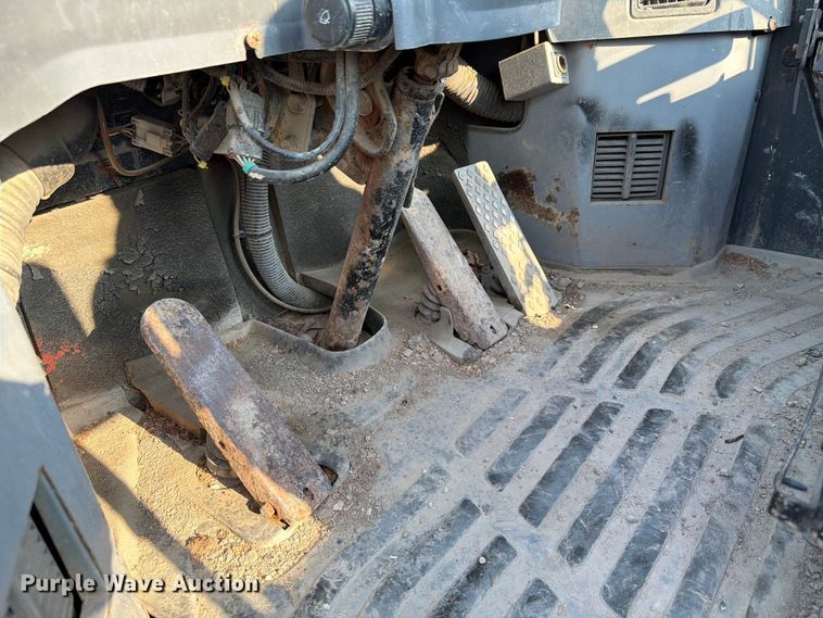 image for item FK4112 2005 Komatsu WA250-5 wheel loader