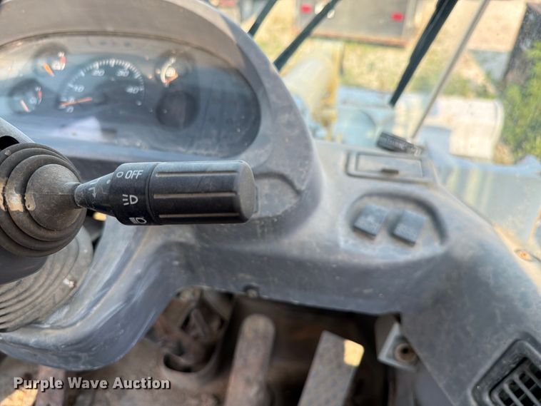 image for item FK4112 2005 Komatsu WA250-5 wheel loader