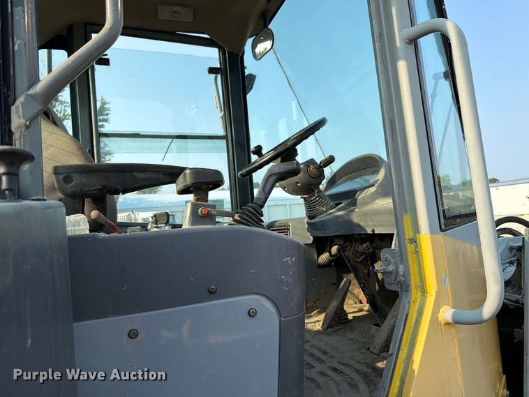 image for item FK4112 2005 Komatsu WA250-5 wheel loader