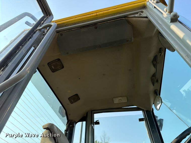 image for item FK4112 2005 Komatsu WA250-5 wheel loader
