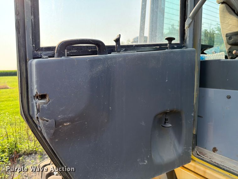 image for item FK4112 2005 Komatsu WA250-5 wheel loader
