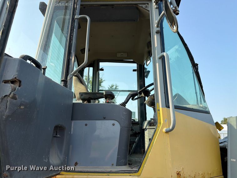 image for item FK4112 2005 Komatsu WA250-5 wheel loader