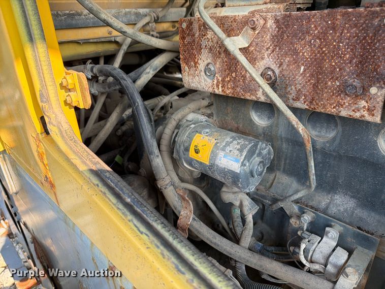 image for item FK4112 2005 Komatsu WA250-5 wheel loader