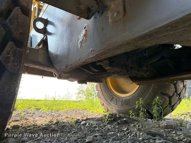 image for item FK4112 2005 Komatsu WA250-5 wheel loader