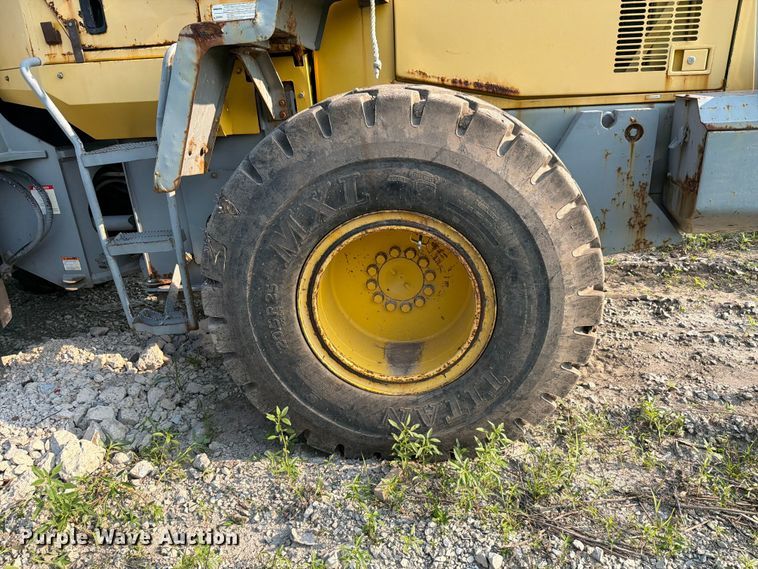 image for item FK4112 2005 Komatsu WA250-5 wheel loader