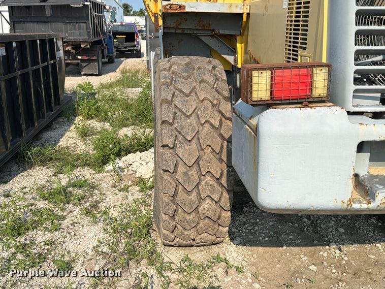 image for item FK4112 2005 Komatsu WA250-5 wheel loader
