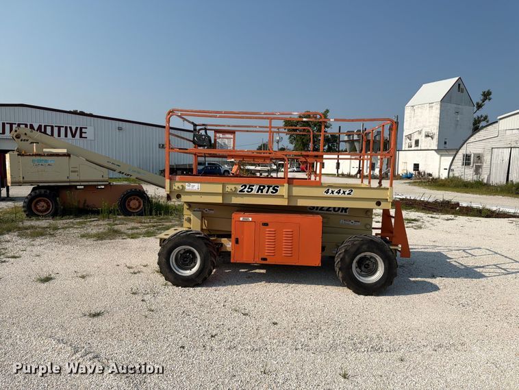 image for item FK4113 2001 JLG 25 RTS scissor lift