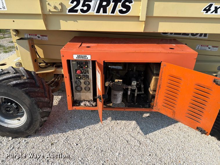 image for item FK4113 2001 JLG 25 RTS scissor lift