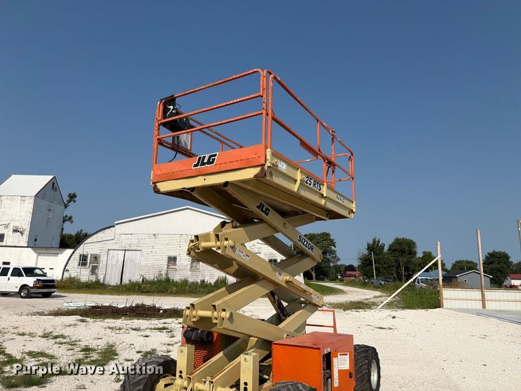 image for item FK4113 2001 JLG 25 RTS scissor lift